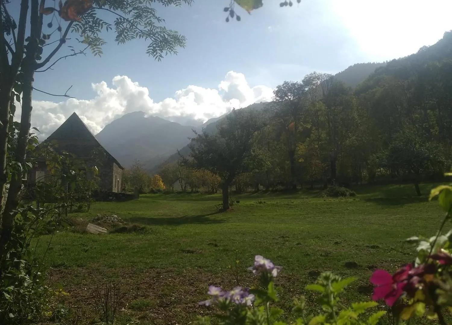 La Chaumiere Villa Avajan